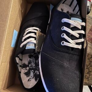 Toms Men's Black Canvas Slip-On Sneakers with White Laces